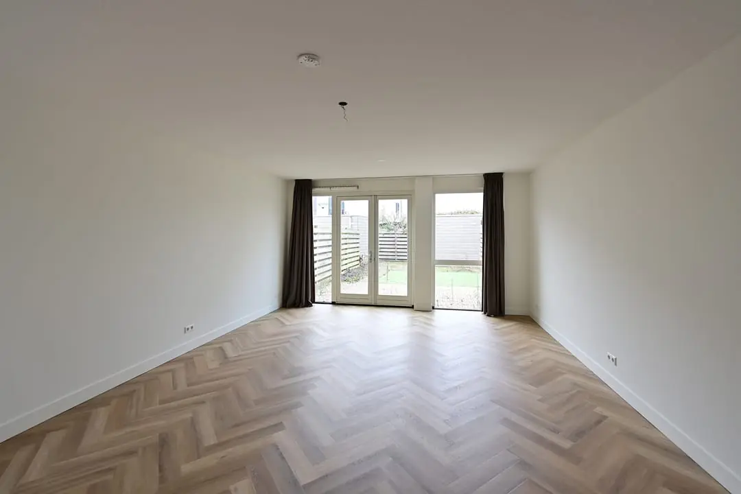 Image 2 of 16