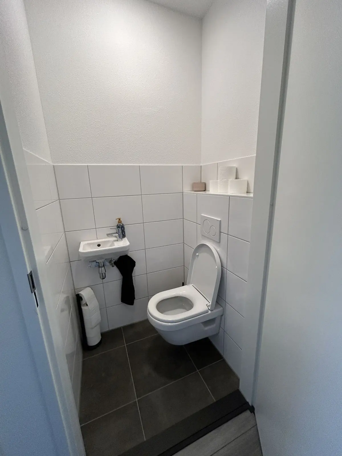 Image 4 of 6