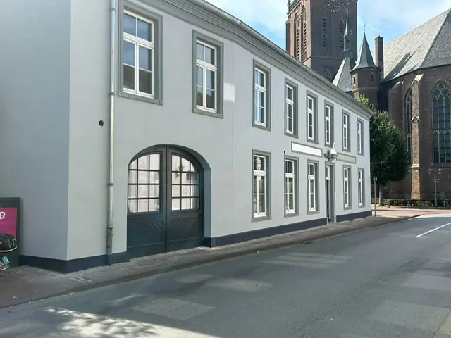 Bild 1 von 15