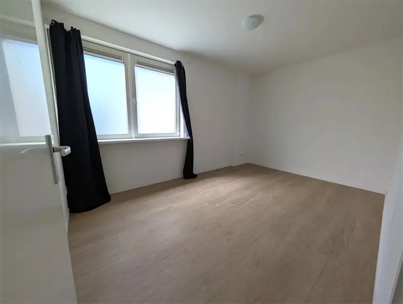 Image 10 of 30