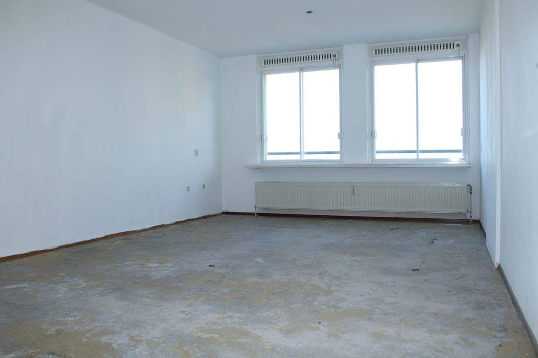 Image 2 of 10