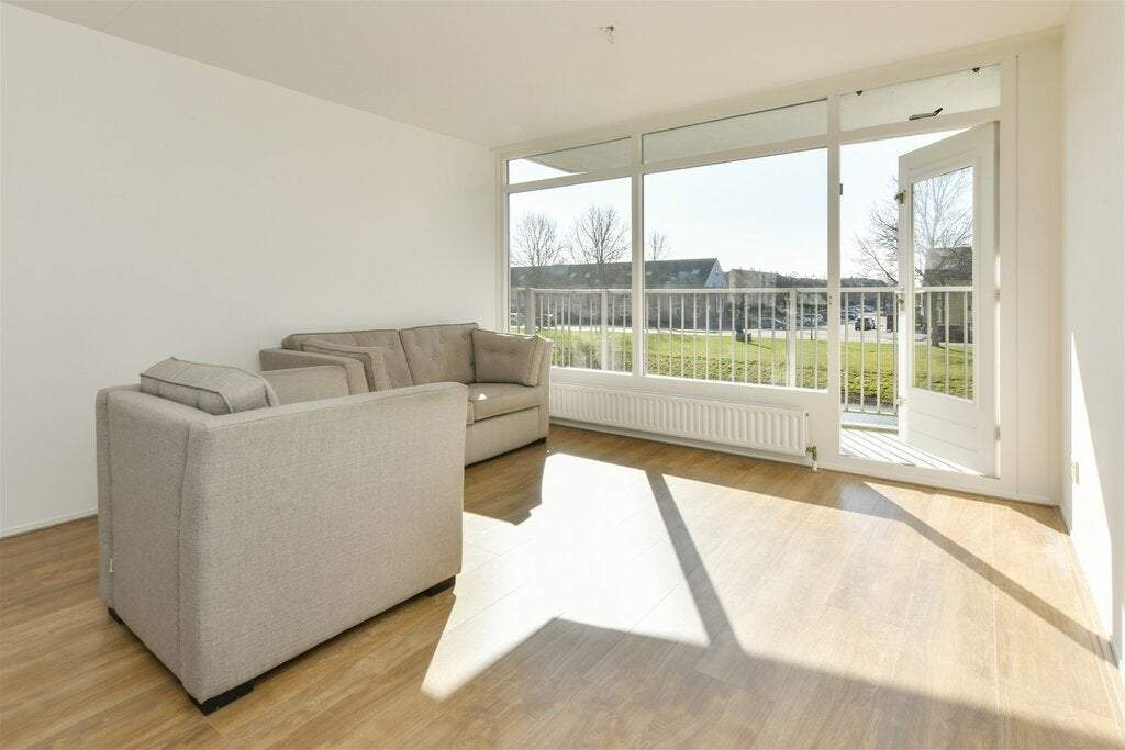 Image 2 of 14