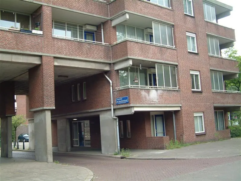 Image 1 sur 9