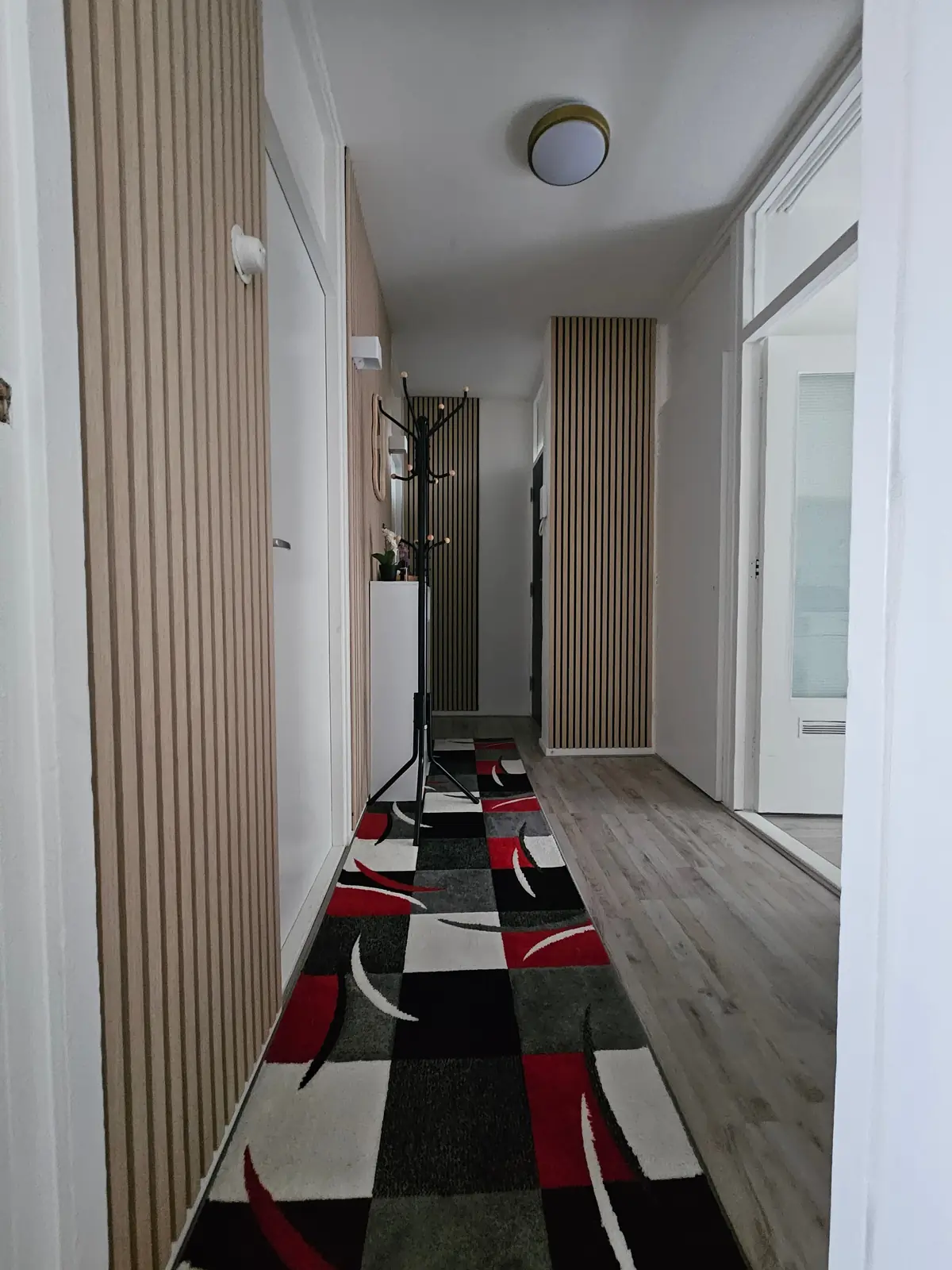 Image 2 of 6