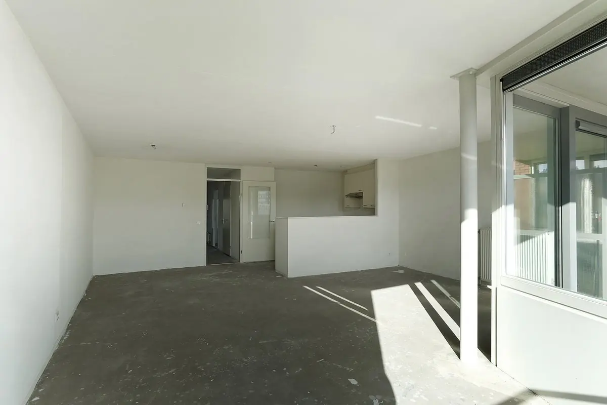 Image 3 of 6