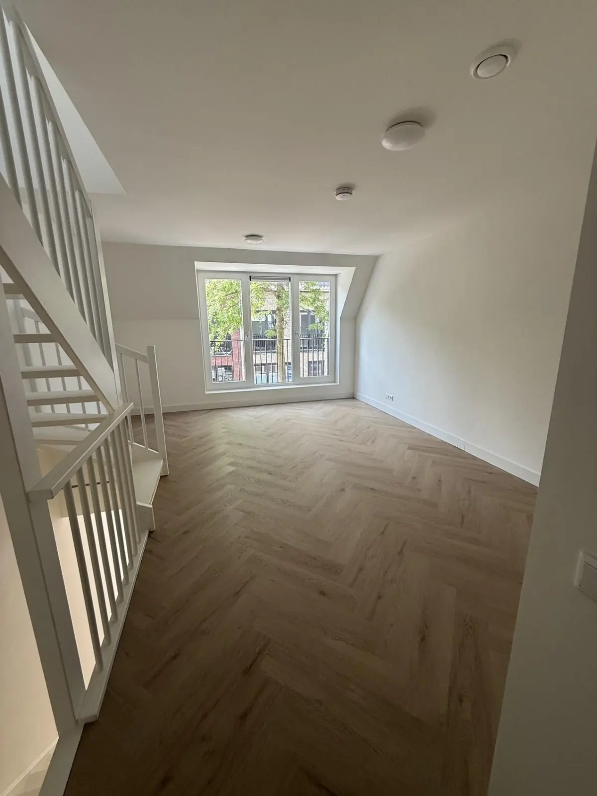 Image 2 of 6