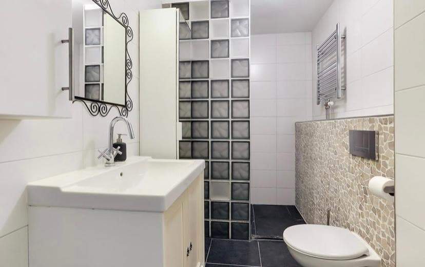 Image 5 of 8