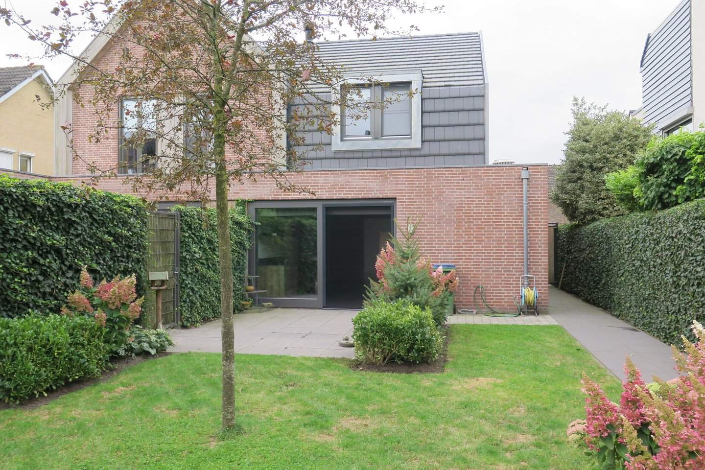 Bild 1 von 12