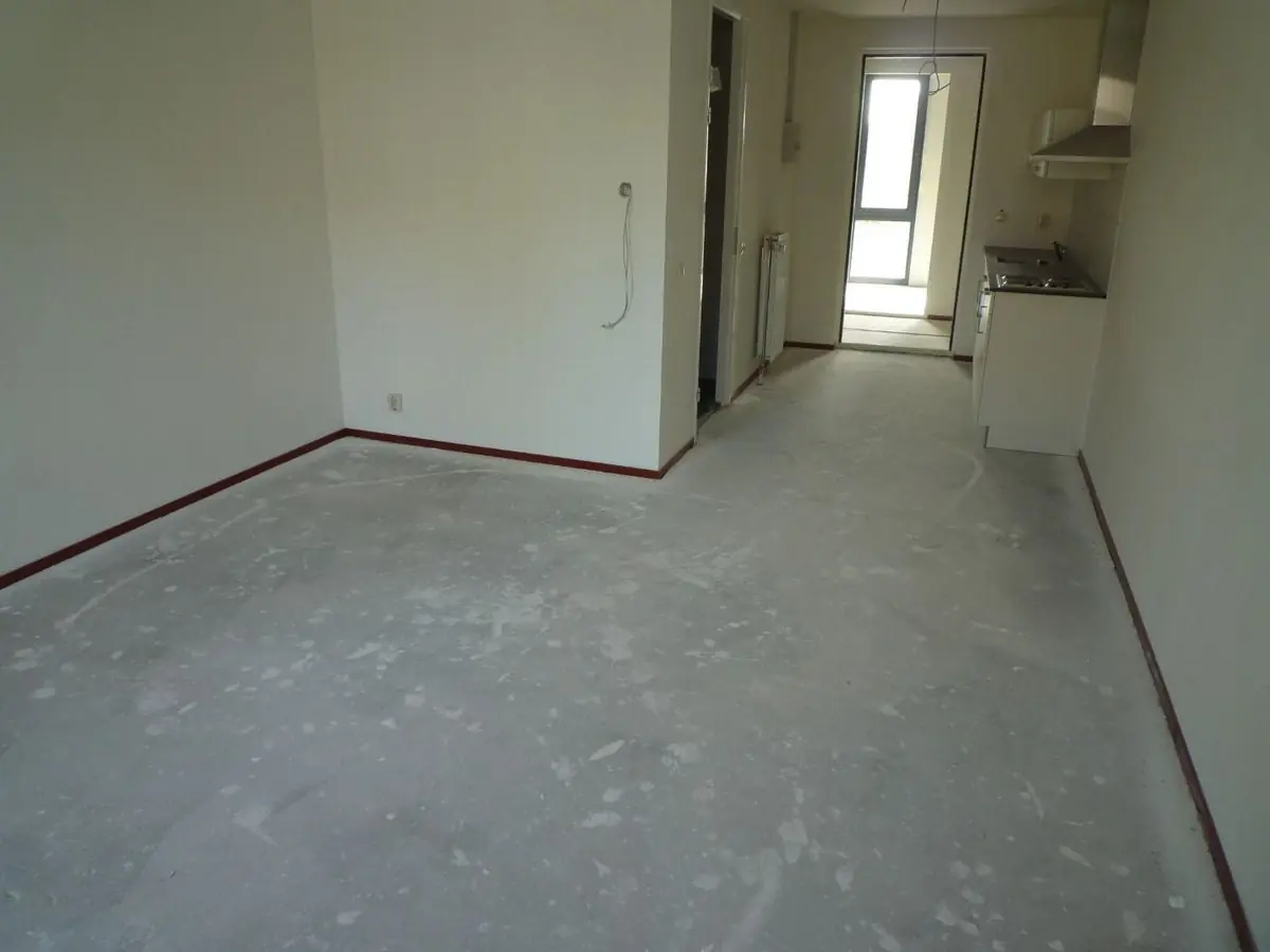 Image 4 of 6