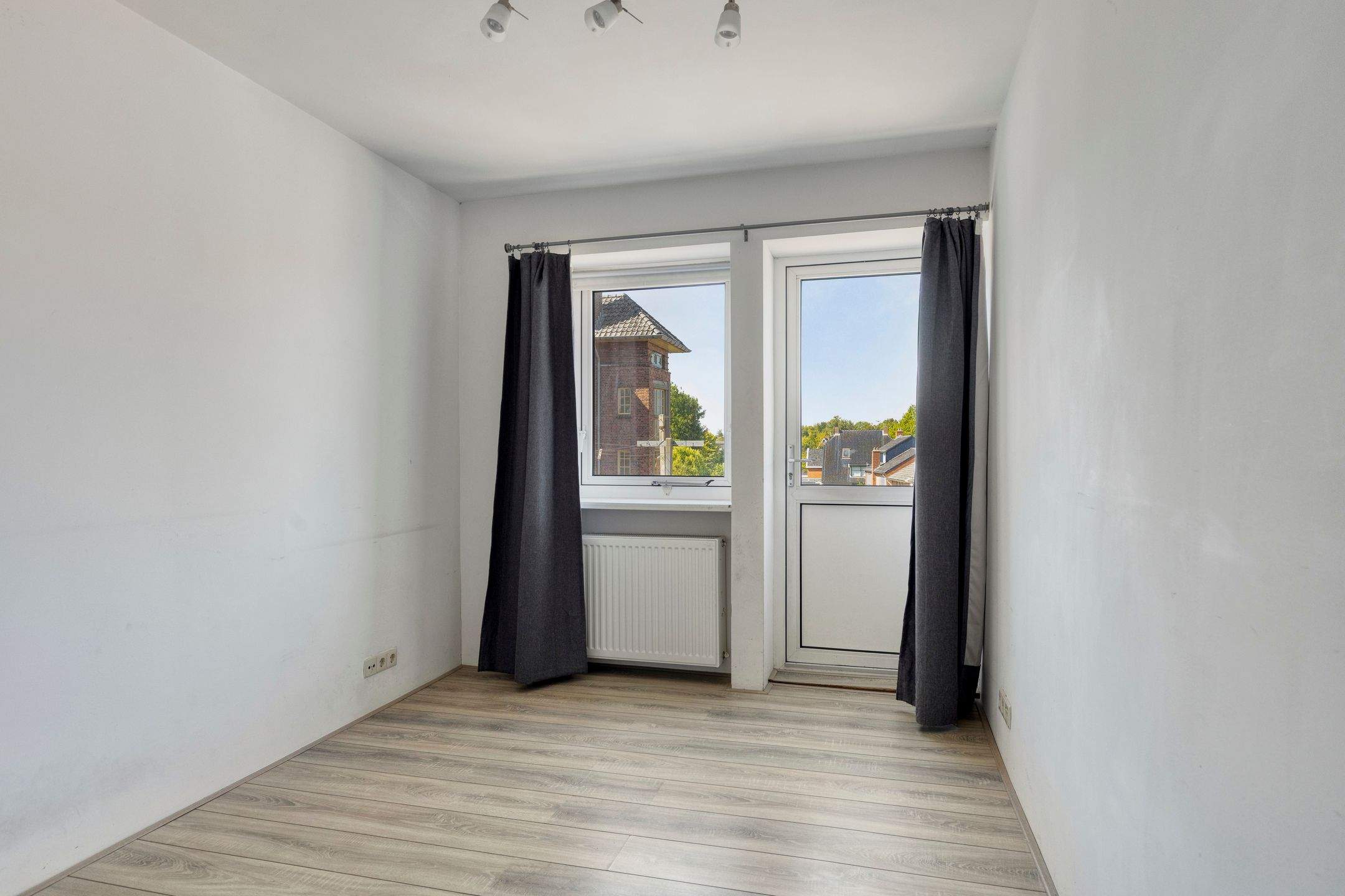 Image 15 of 27