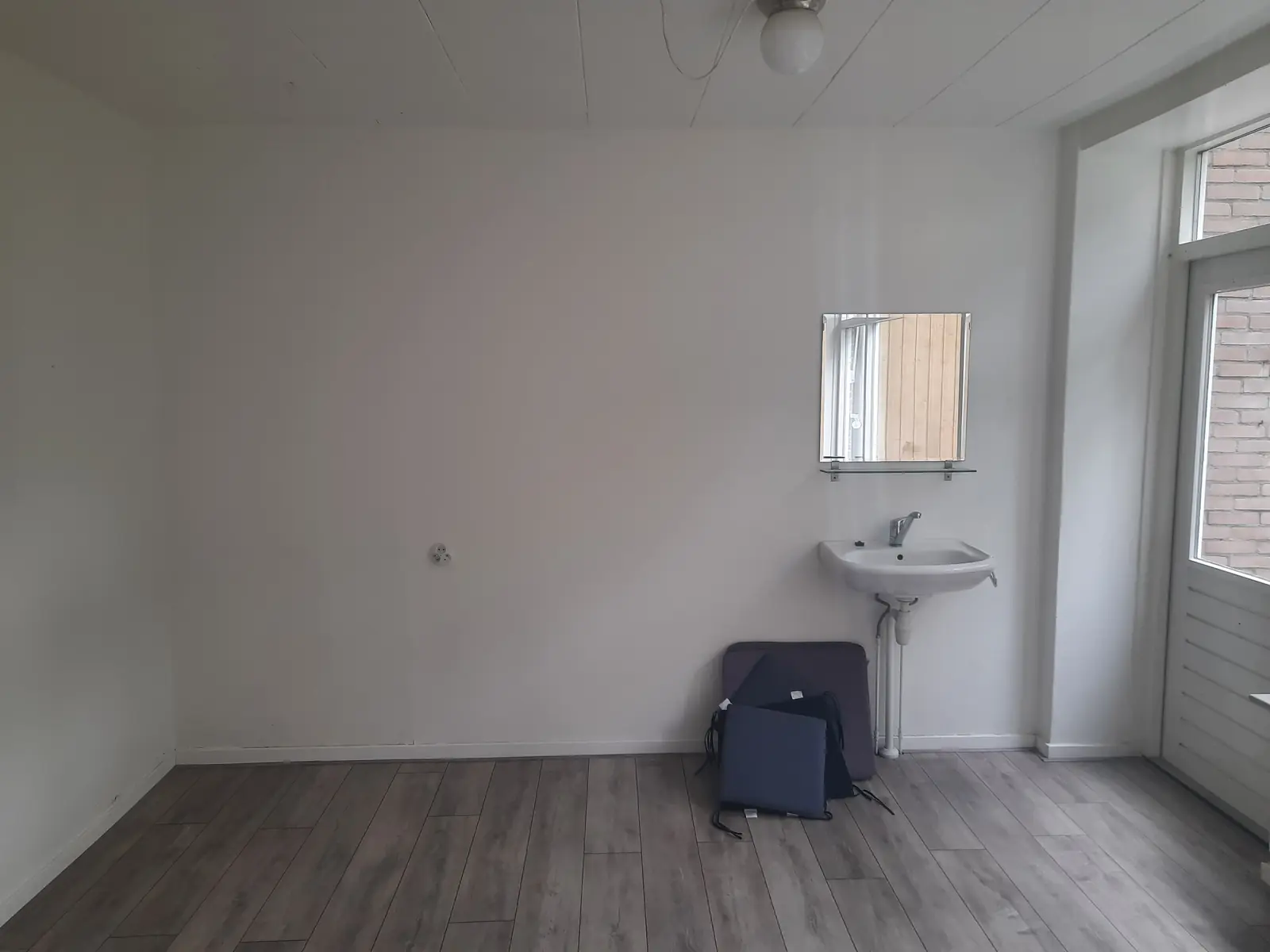Image 2 of 10