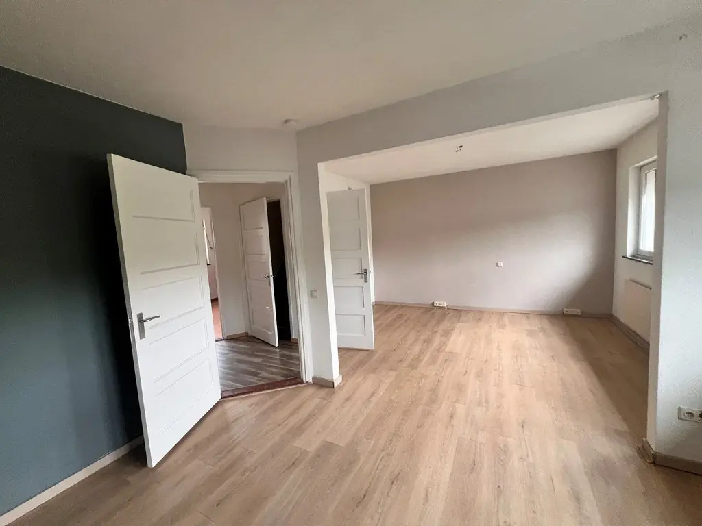 Image 4 of 17