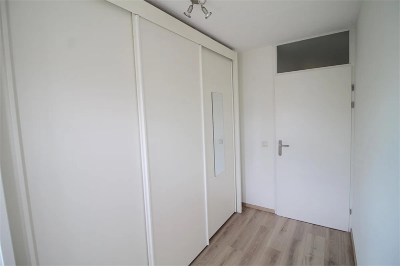 Image 10 of 27