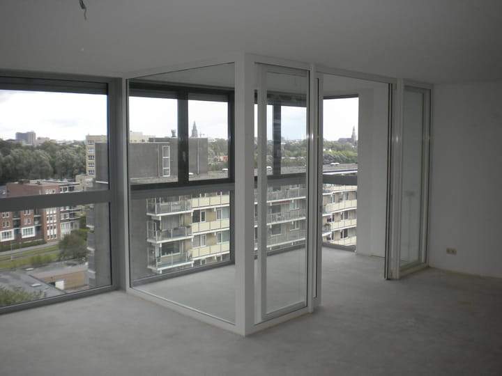 Image 2 of 12