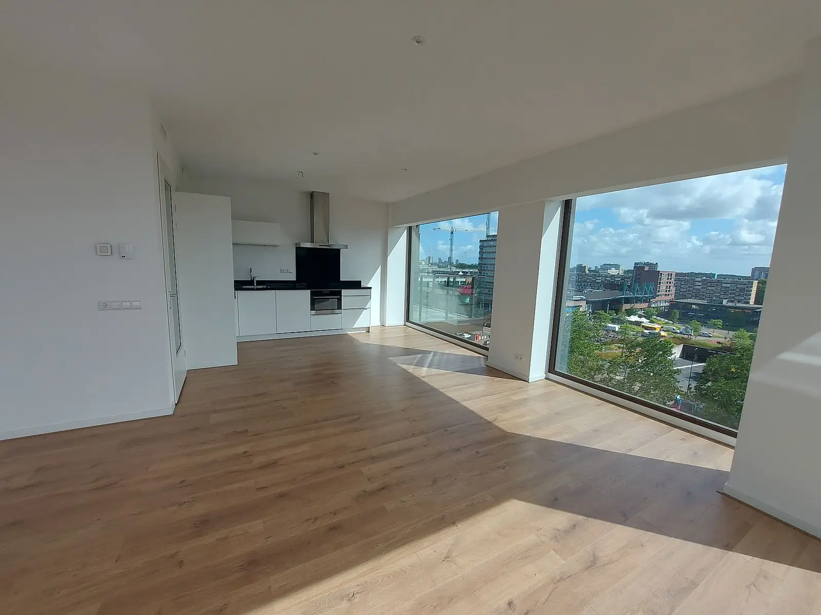Image 2 of 8