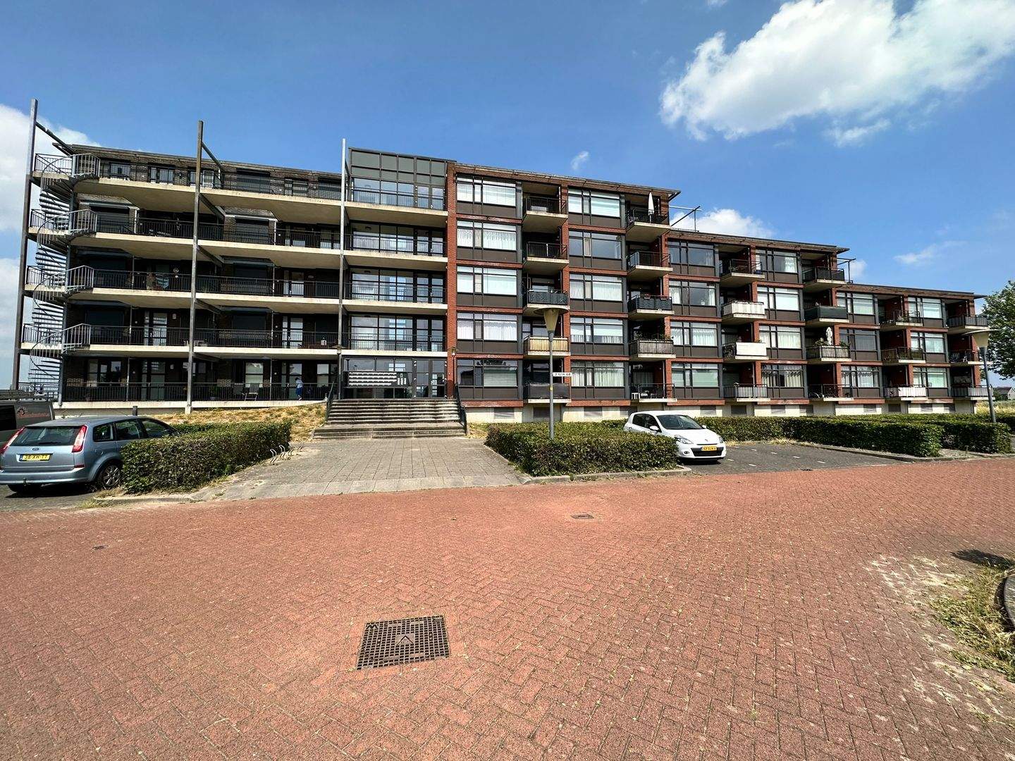 Bild 2 von 12