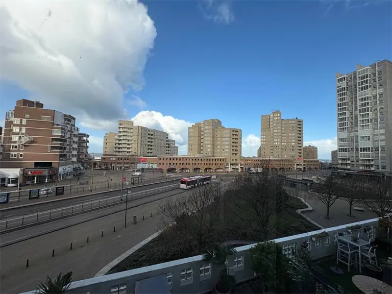 Image 10 of 31
