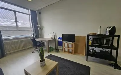 Image 4 of 6