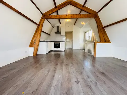 Appartement Rénové de 2 Chambres sur Beijerlandselaan, Rotterdam - À Louer