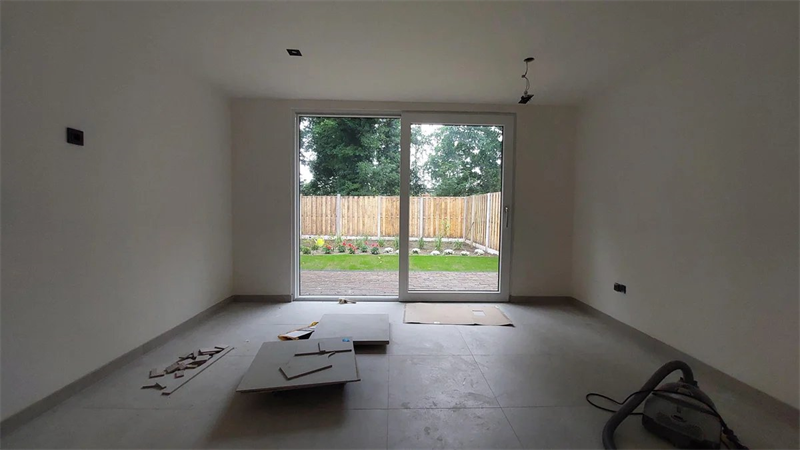 Image 4 of 6