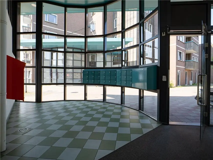 Image 4 of 4