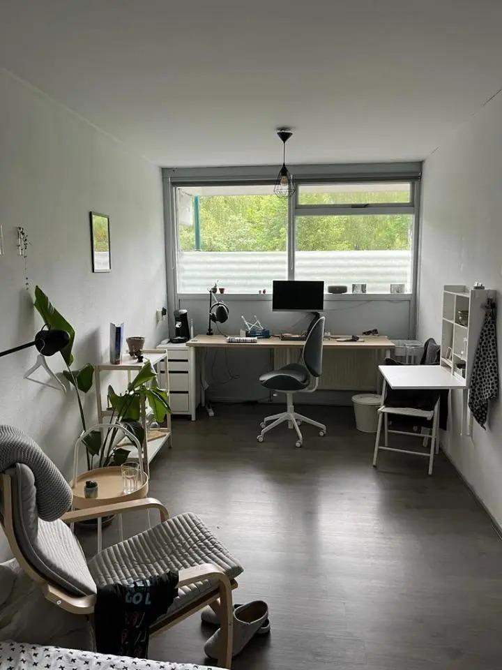Image 1 of 6