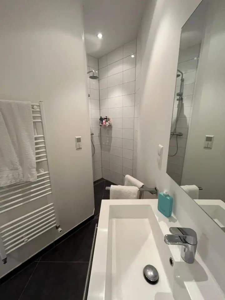 Image 7 of 9