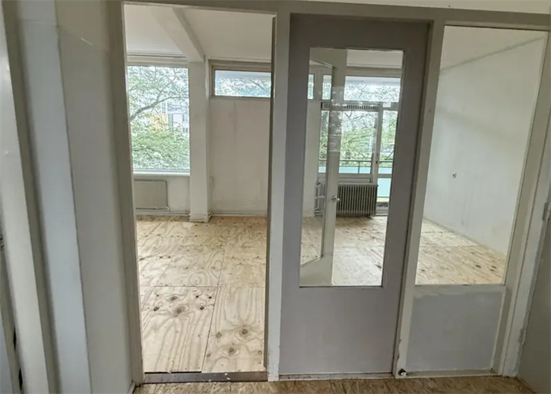 Image 4 of 6