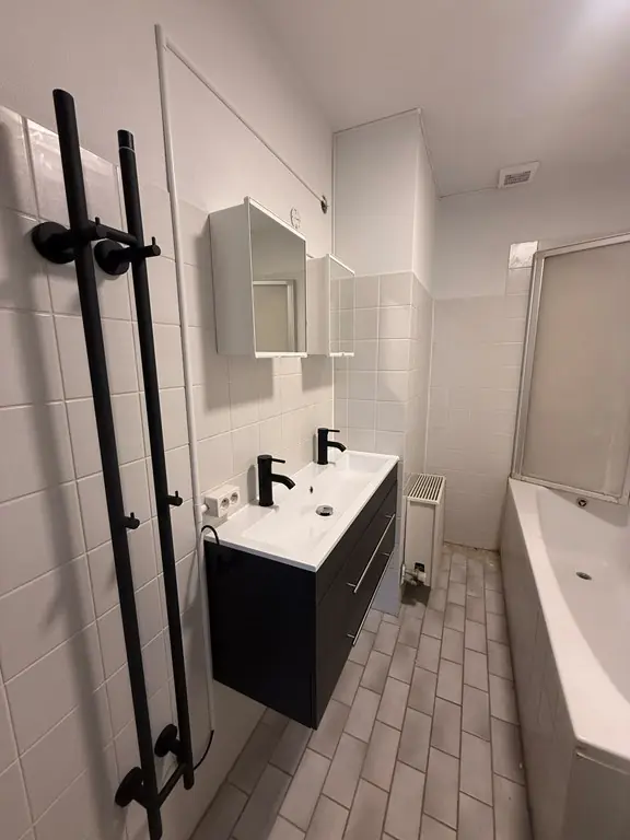 Image 22 of 25