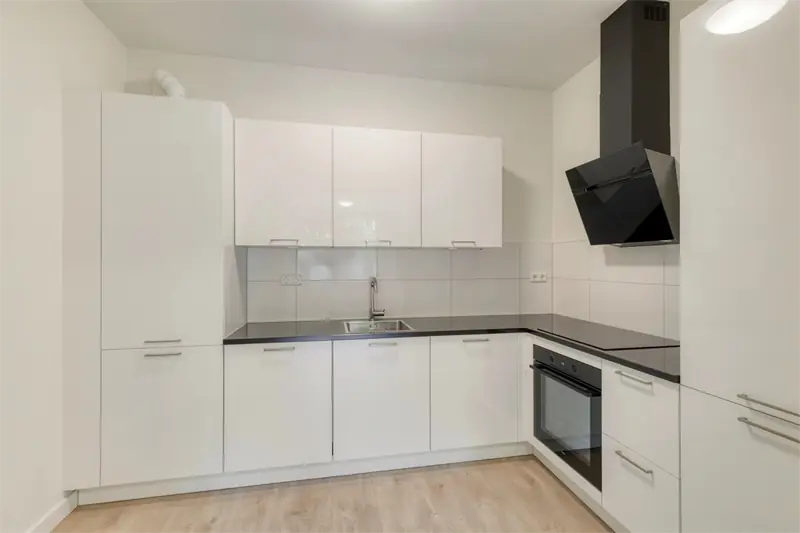 Two-Bedroom Apartment Lange Hilleweg, Rotterdam - For Rent