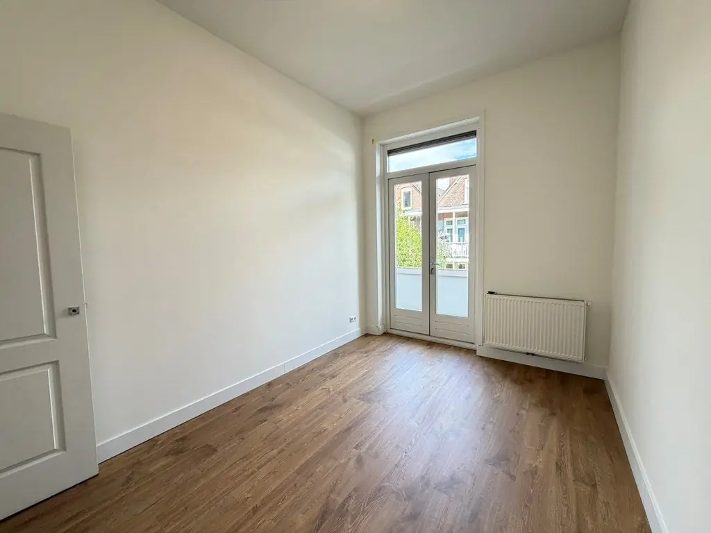 Image 11 of 52