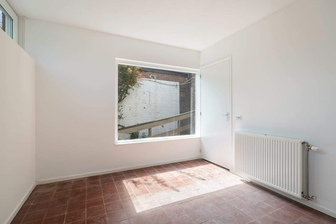 Image 7 of 32
