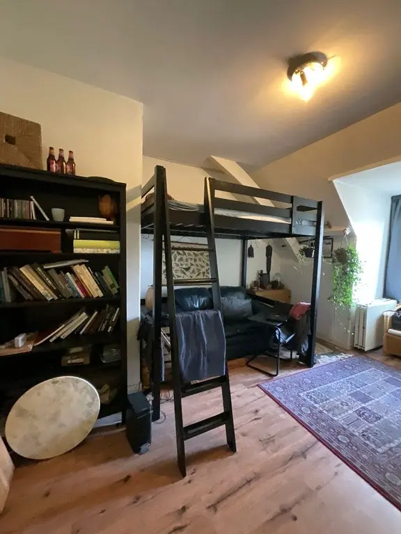 Image 3 of 3