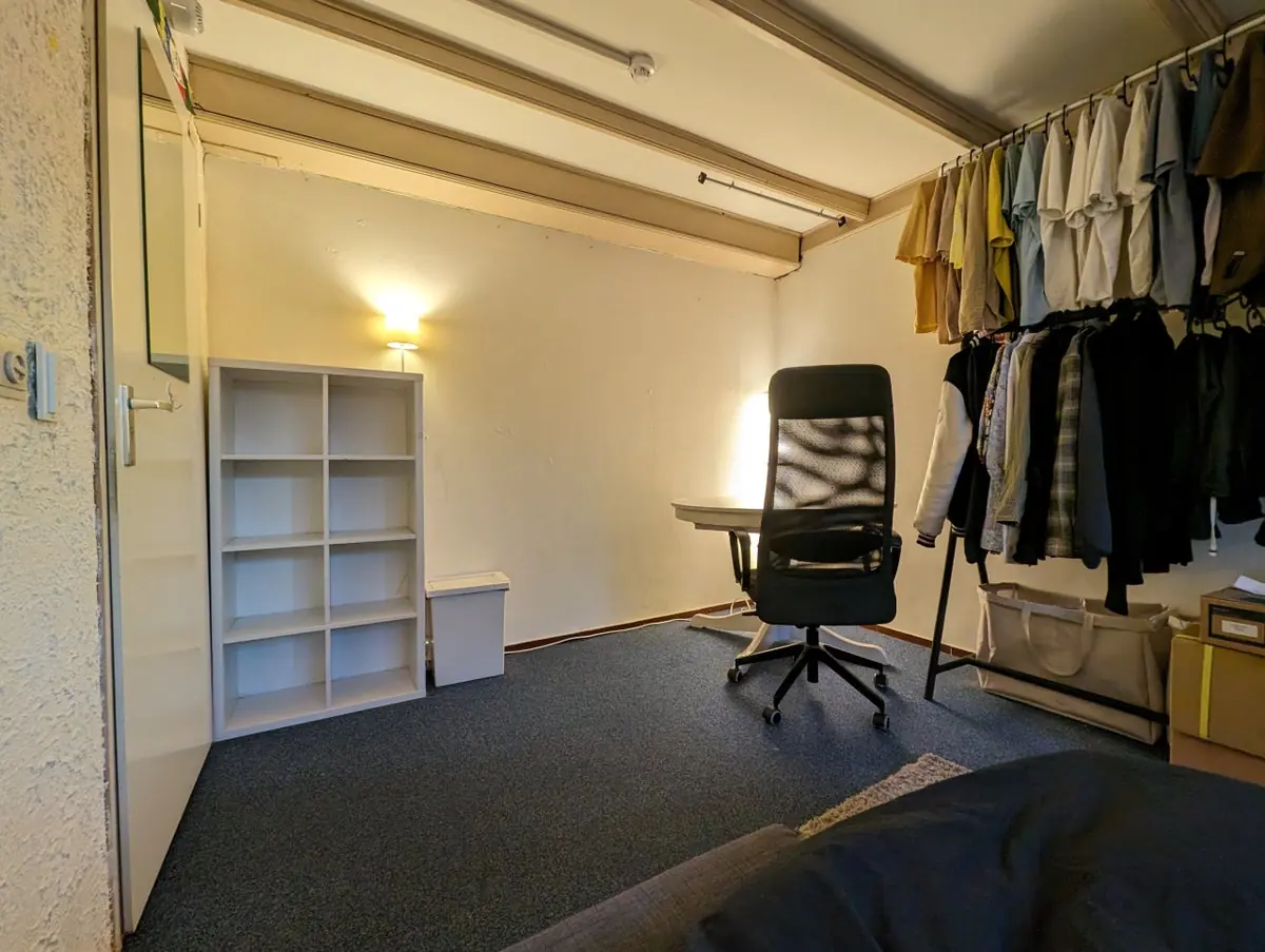 Image 2 of 8