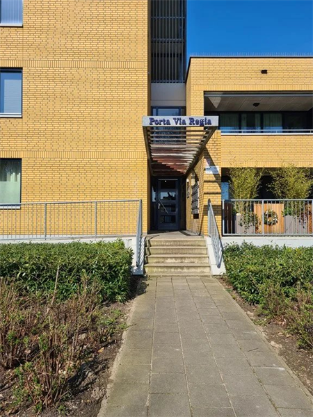 Image 7 of 18