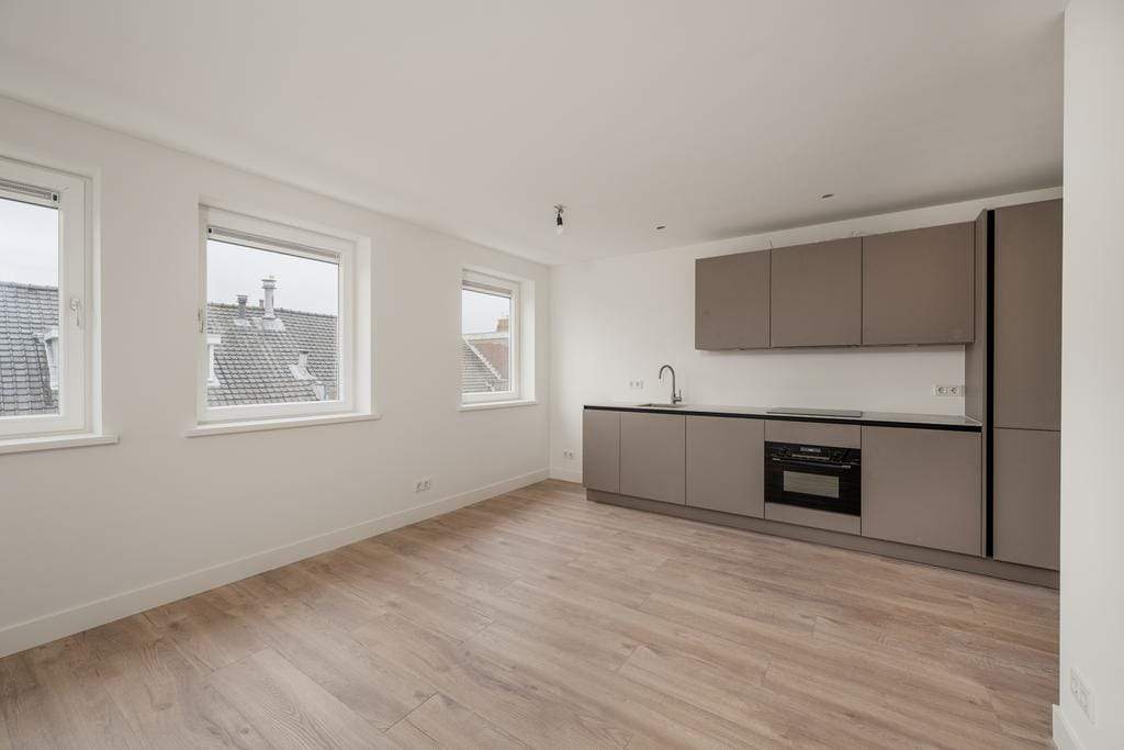 Image 4 of 14