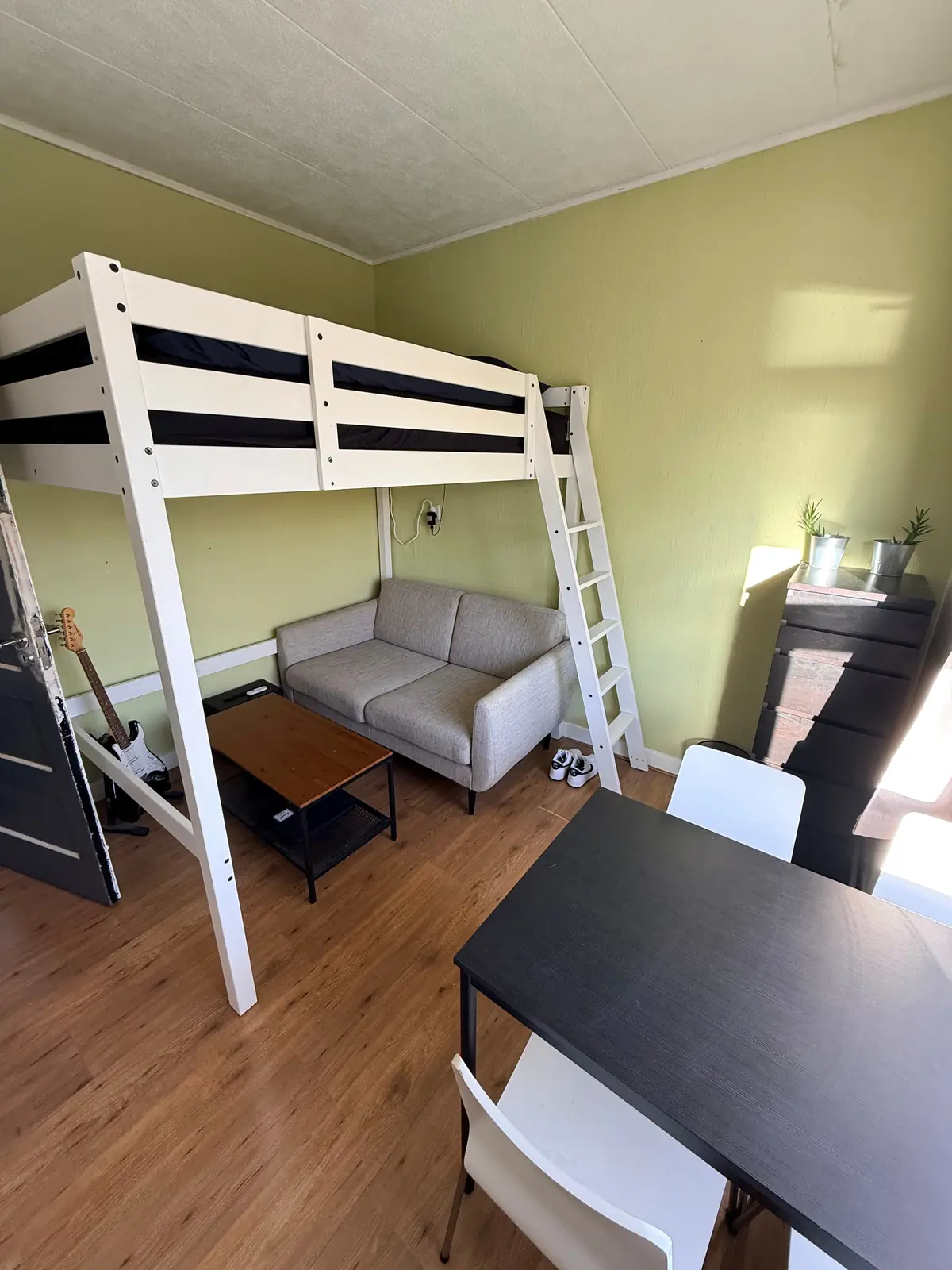 Image 6 of 6