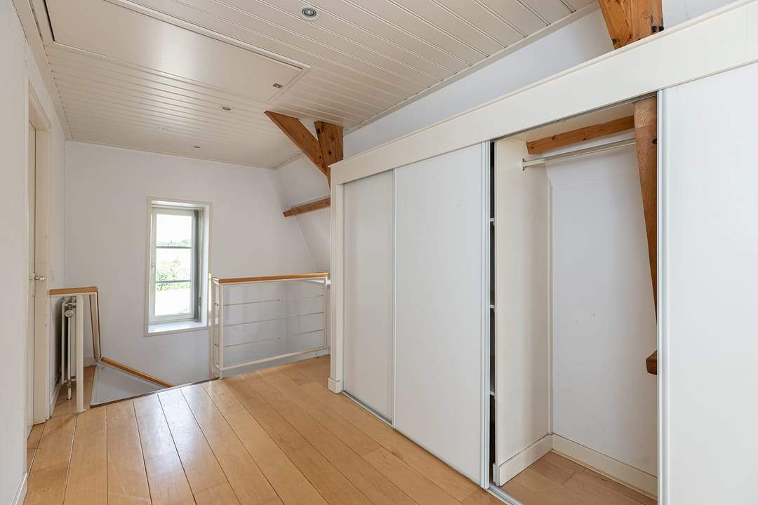 Image 11 of 25