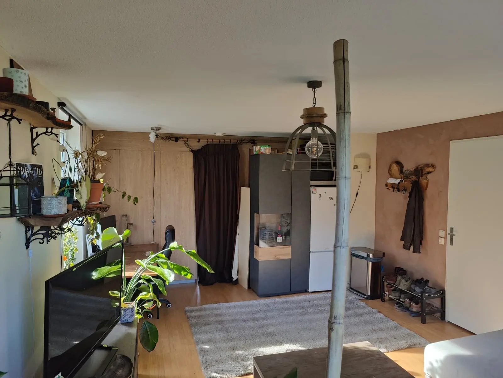 Image 2 of 7