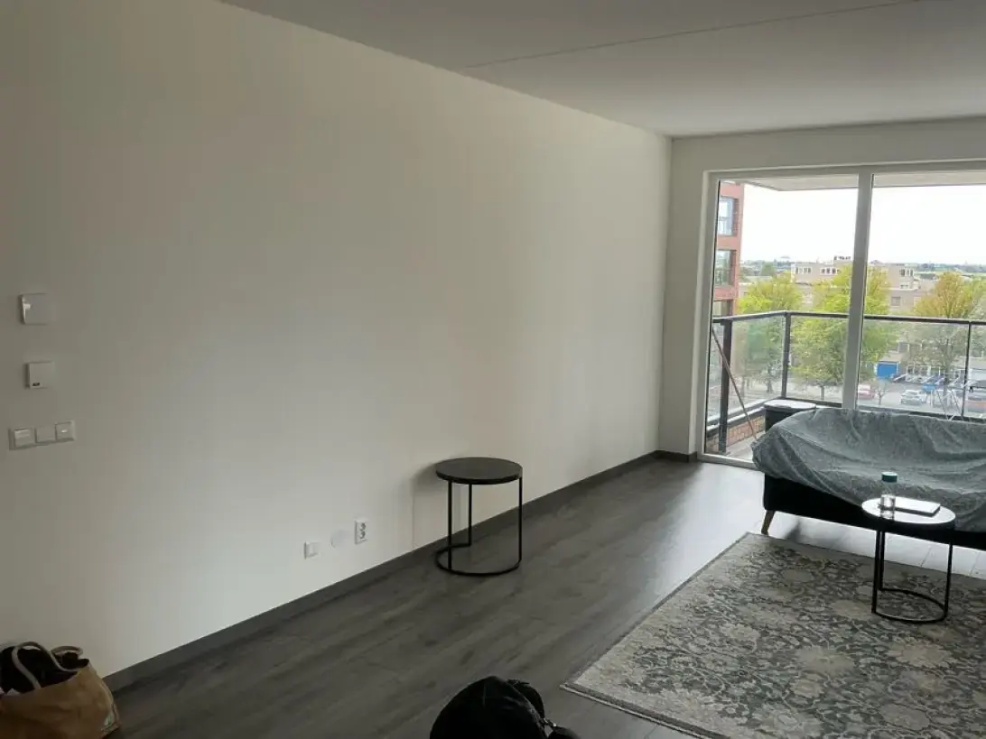 Image 4 of 7