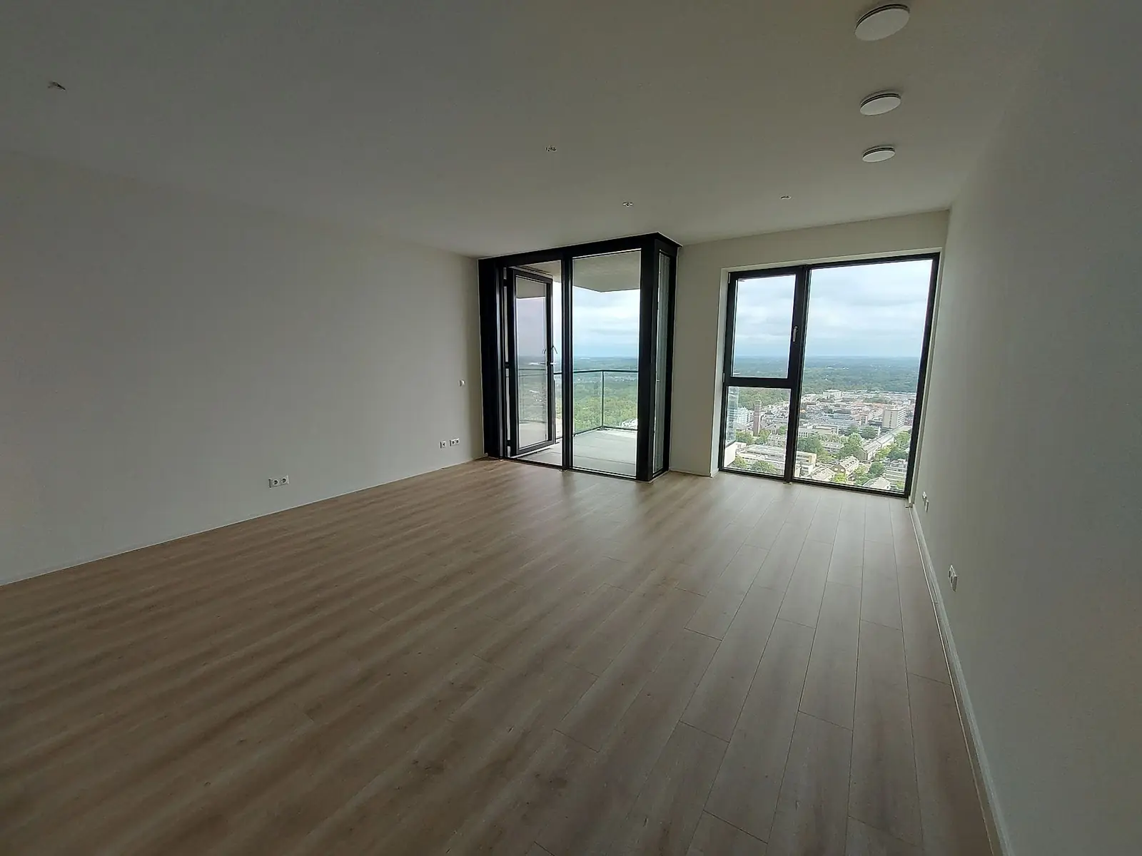 Image 2 of 8