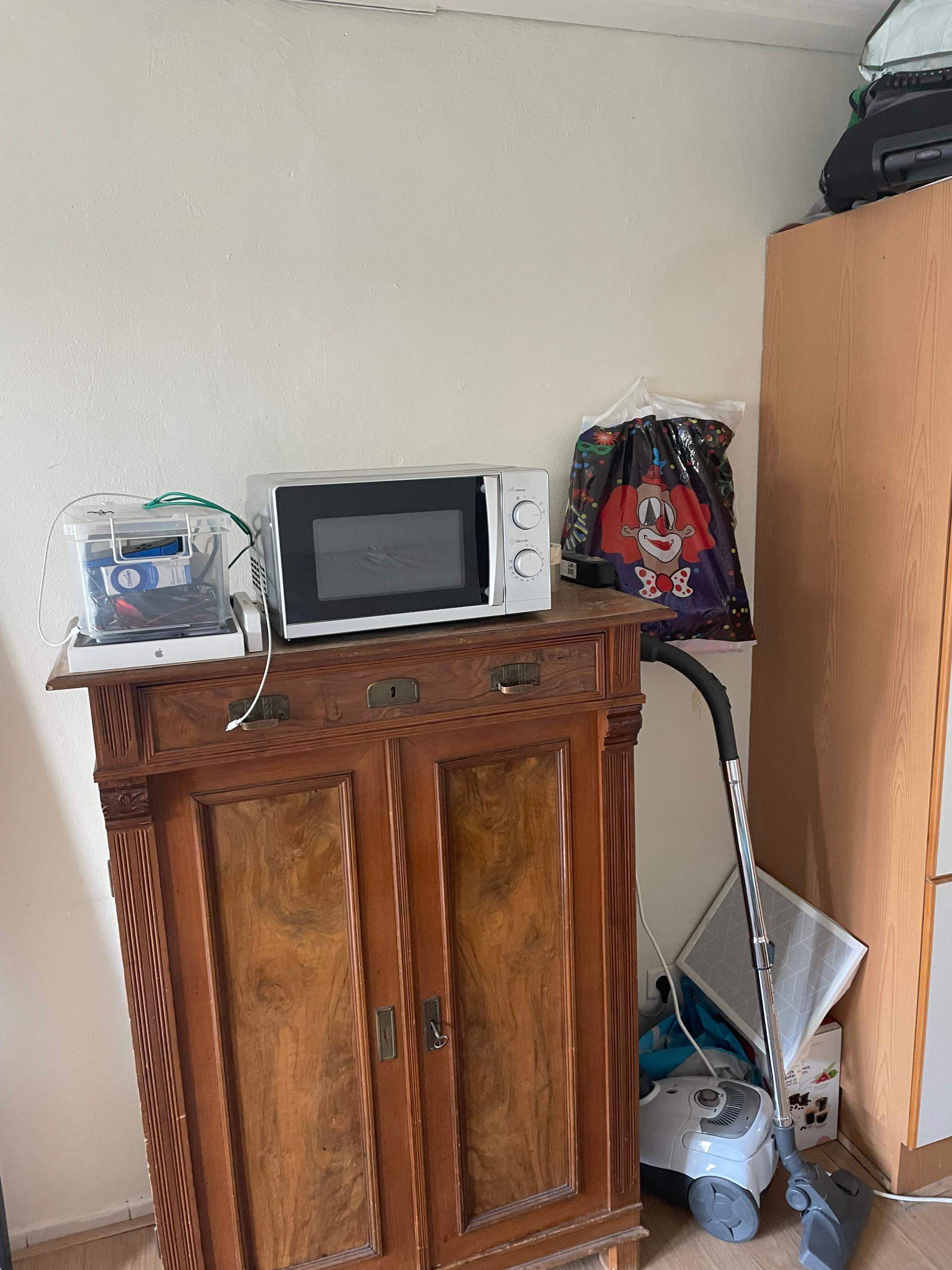 Image 1 of 5