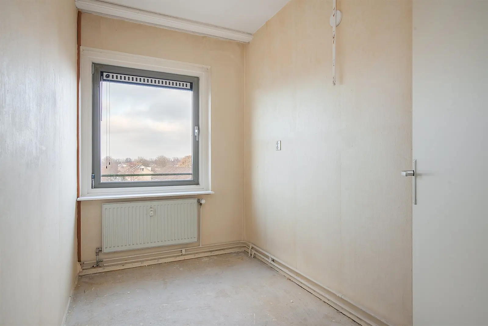 Image 3 of 25