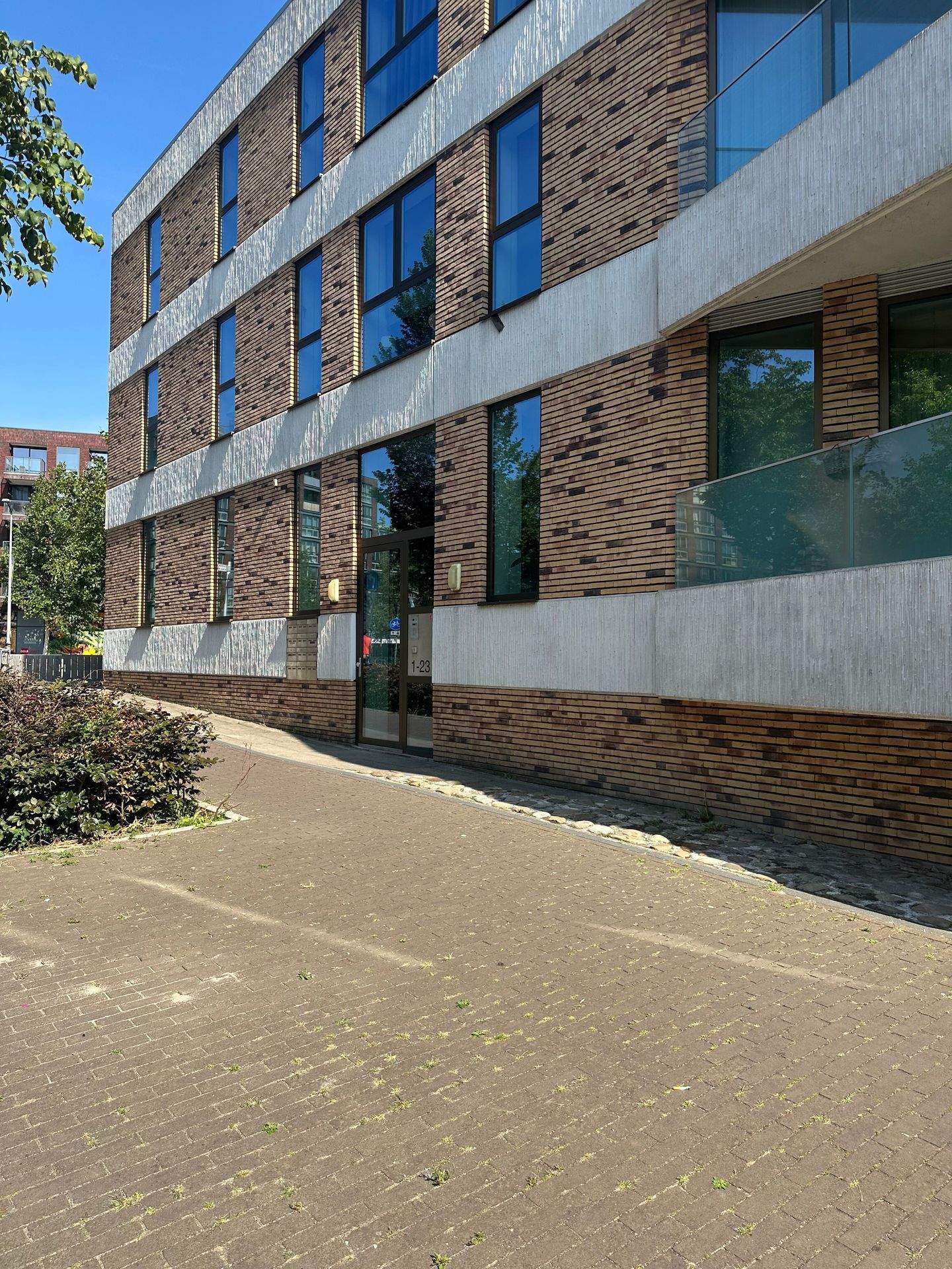 Image 1 sur 9