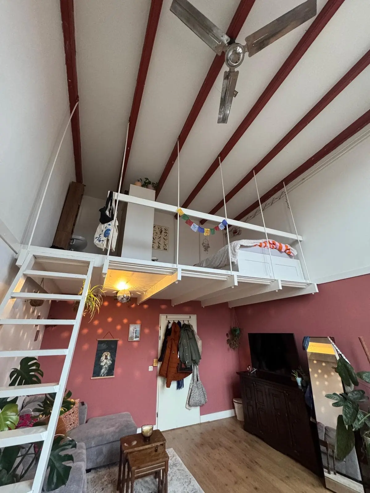 Image 4 of 4