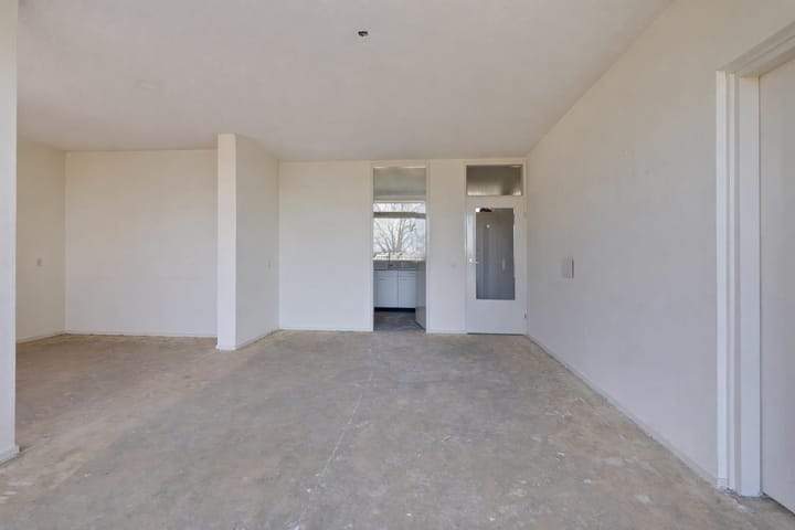 Image 10 of 18