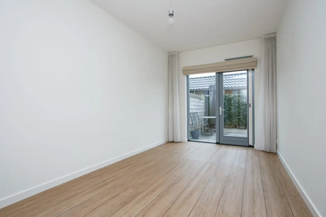 Image 11 of 28