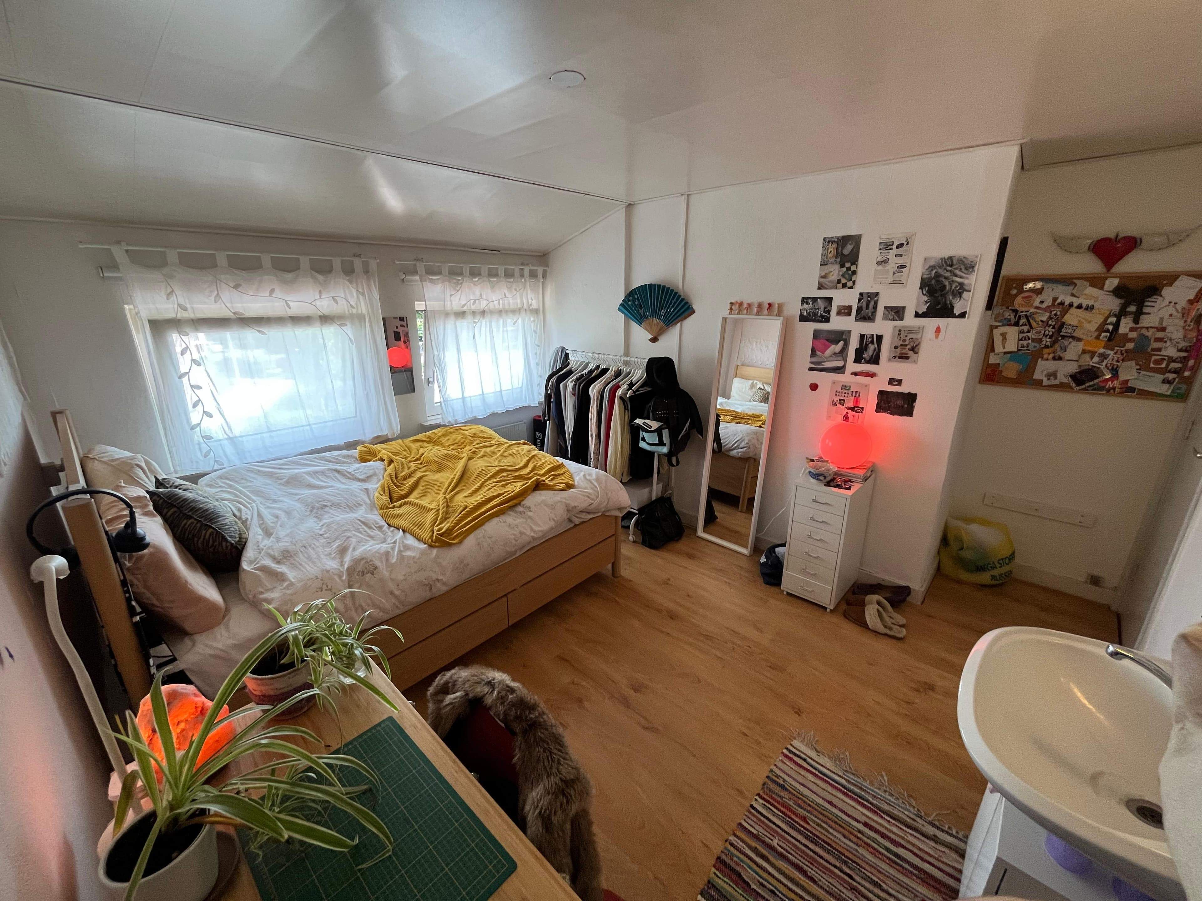 Image 2 of 4