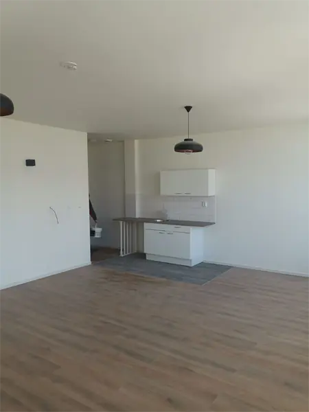 Image 4 of 4