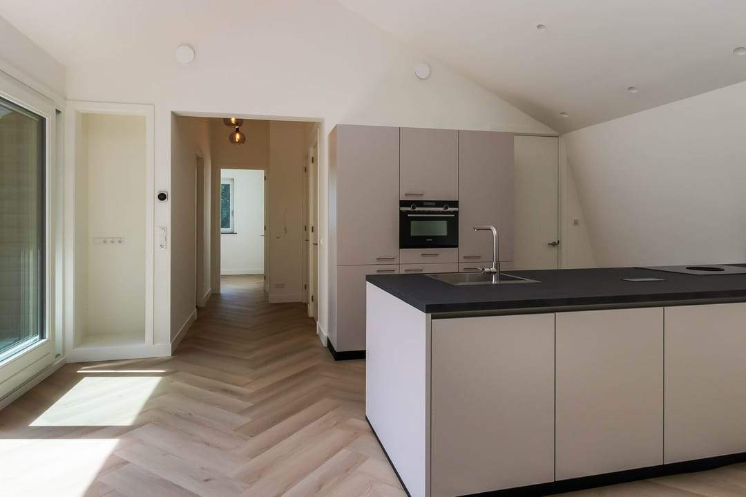 Image 11 of 23